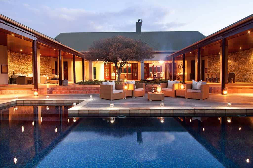 Each of the 4 intimate lodges and villas is located in private corners of the 22 000 ha/ 54 000 acre Reserve