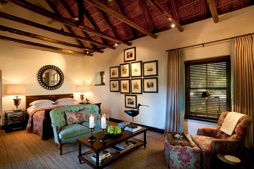 All have lounge areas, large private terraces with stunning views of the gardens, river and reserve. The Deluxe Family Room, Niven has a master bedroom, a second twin bedroom and 2 en-suite bathrooms. 