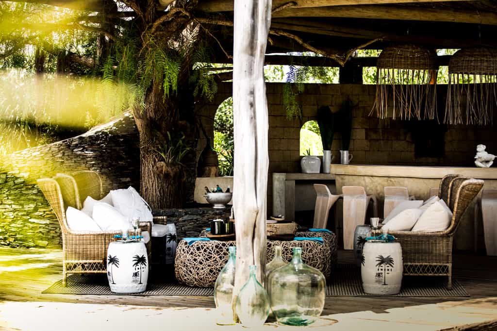 Pool bar