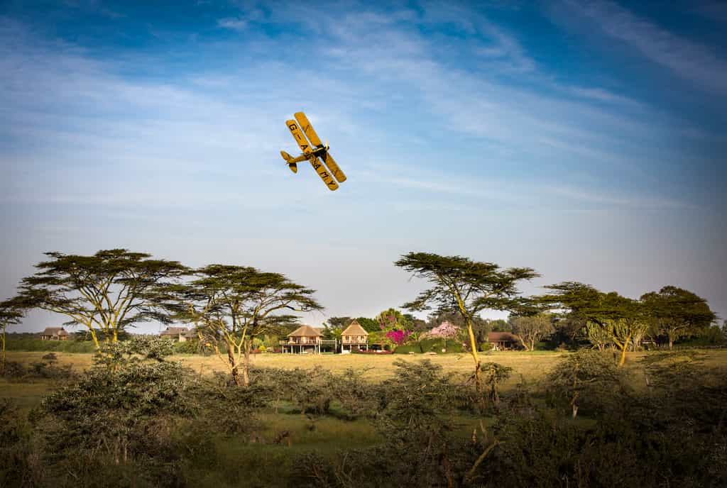 G-AAMY in flight over Villa Segera