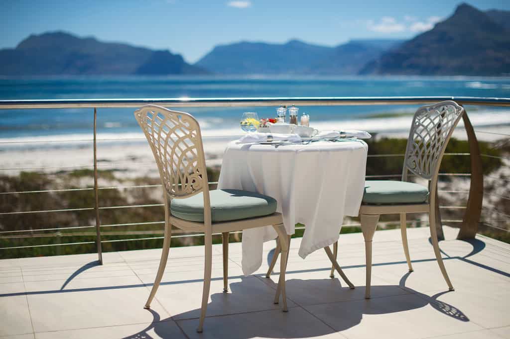 Dine over the ocean