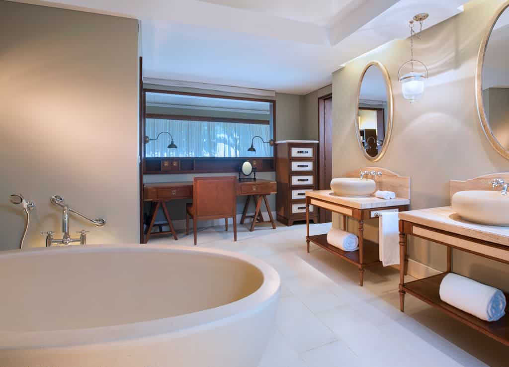Deluxe Room - Bathroom