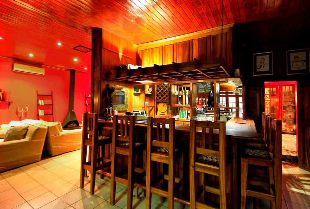 Cosy bar and lounge