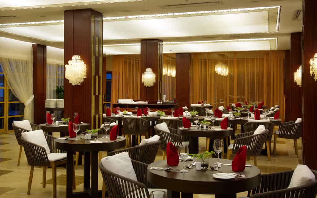 Savor the essence of authentic international cousin at Grand Savoy. Choose between unique outdoor seating and dine surrounded by water pools or simply enjoy welcoming atmosphere of air-conditioned top class buffet restaurant