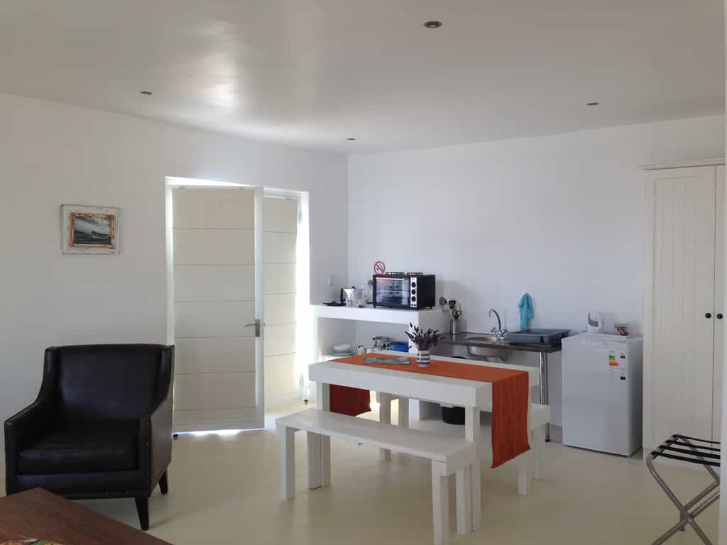 Kitchen / Dining Area