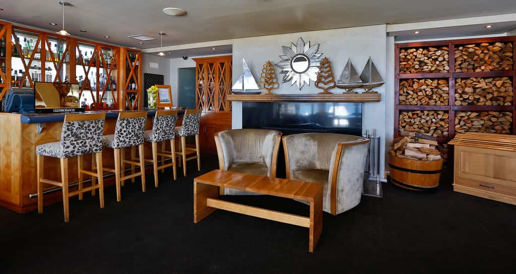 Traders bar & seating area