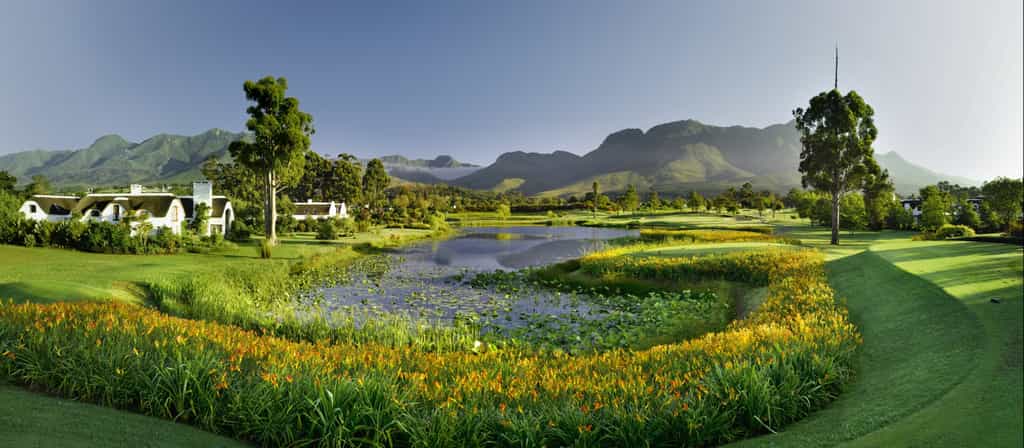 The Par 3 4th hole with breathtaking mountain views