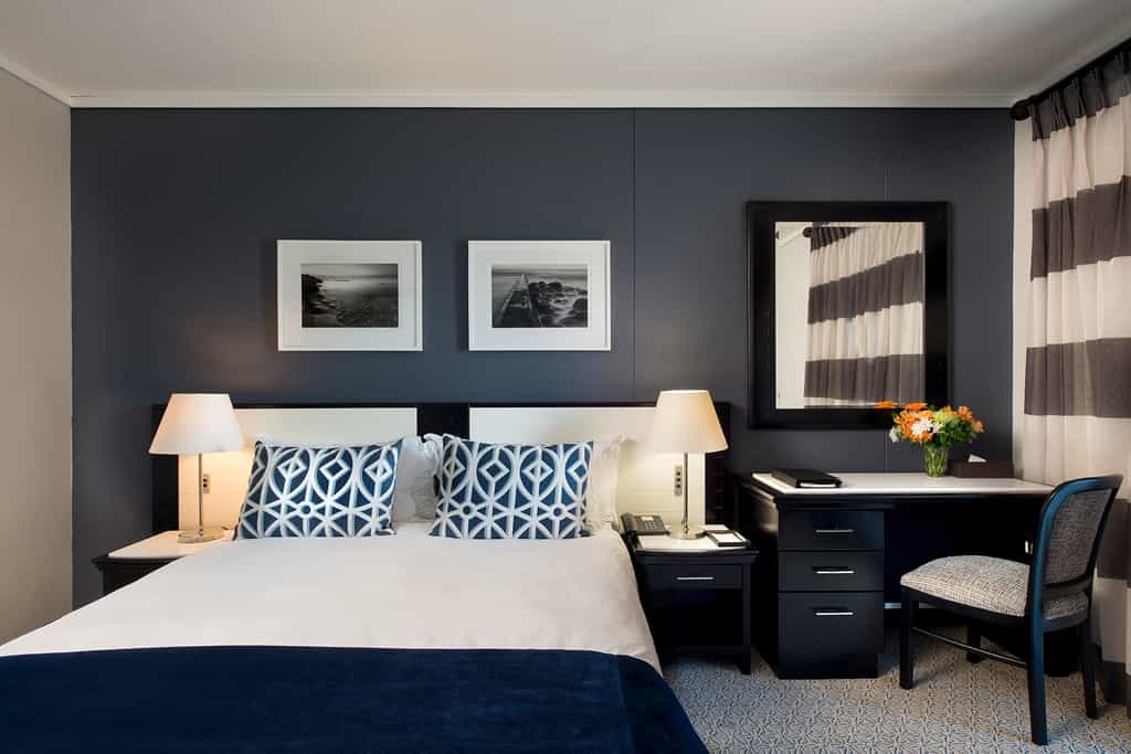 Deluxe and Executive Queen Room