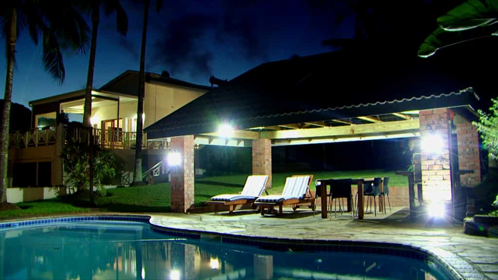 View at night of the guest house, pool and lapa from the pool