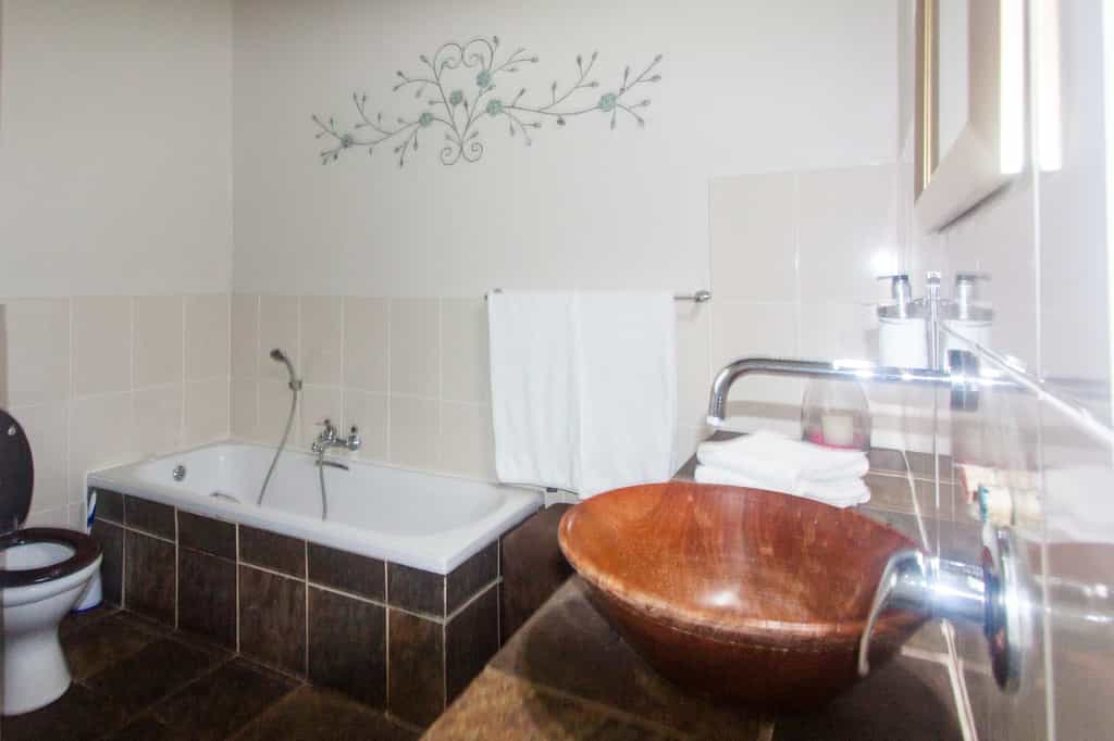 Guest Room Bathroom