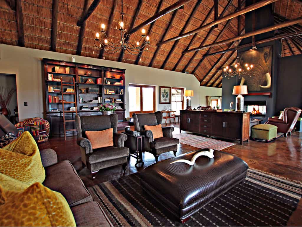 The library in the guest lounge
