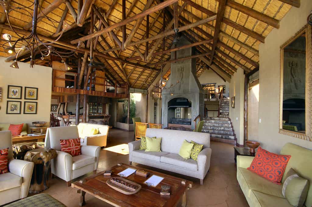 Lounge B