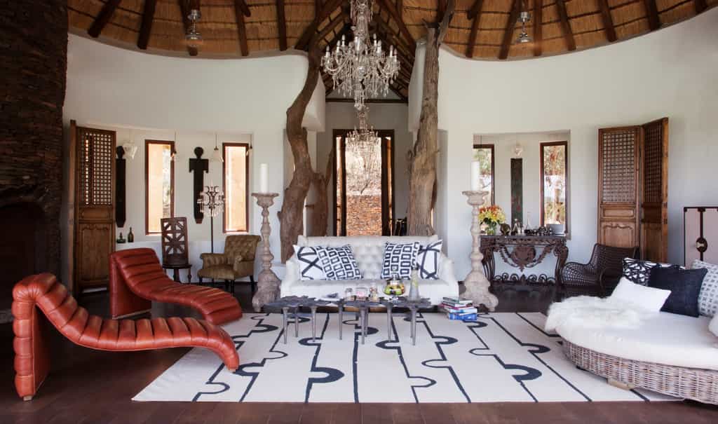Lounge & living area of the Molelo Presidential Suite 