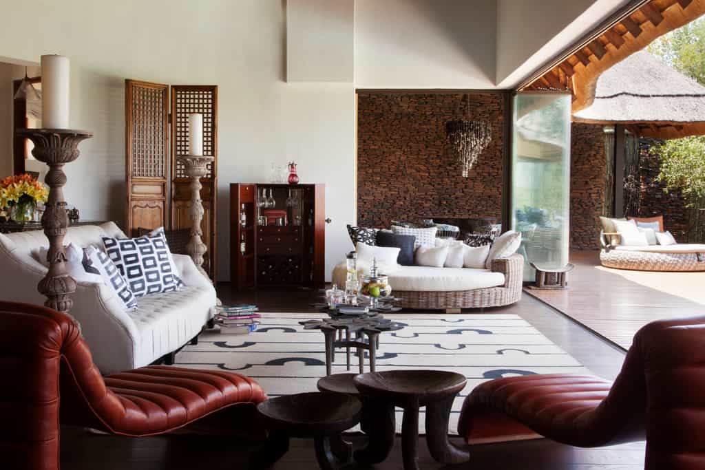Lounge & living area of the Molelo Presidential Suite 