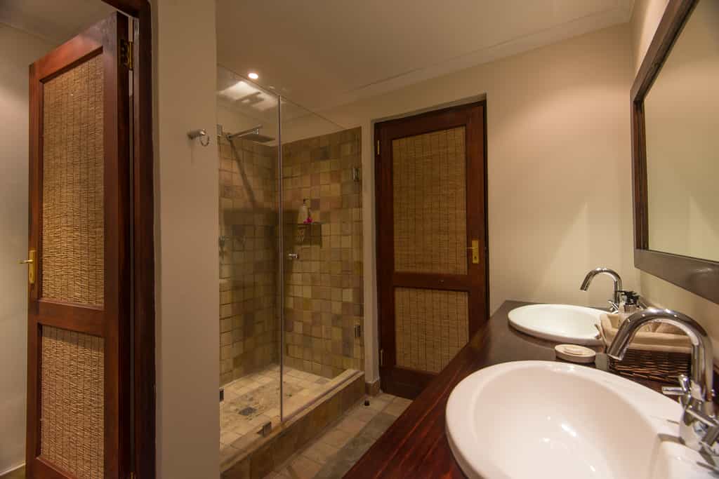 Inyati bathroom