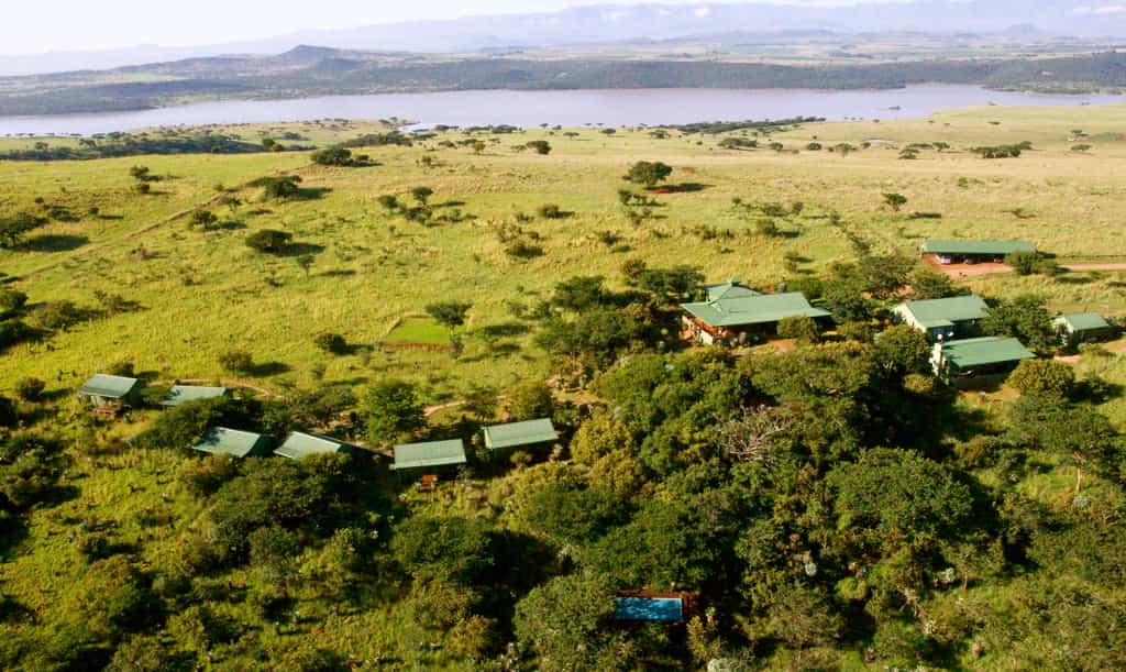 The lodge overlooks Spioenkop Game Reserve on the one side & Drakensberg Mountains with Spioenkop Dam on the other side.