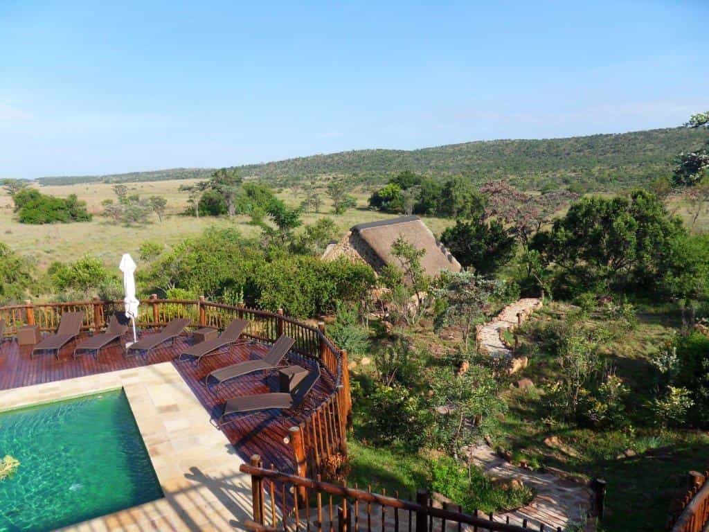The swimming pool is located in front of the restaurant, surrounded by a wooden terrace with sun beds and parasols. Drinks and snacks can be ordered from the restaurant. The swimming pool is available at no charge to all guests.