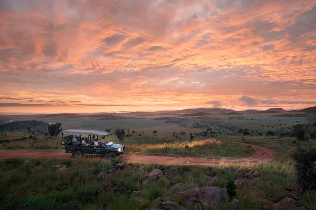 Mhondoro Game Lodge Wegevonden South view