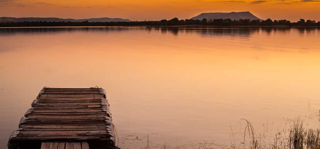 Situated off the shoreline of the Matusadona National Park on Kariba, Musango provides spectacular surroundings.