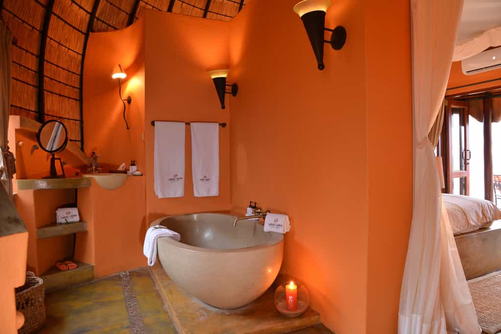 Suite bathroom