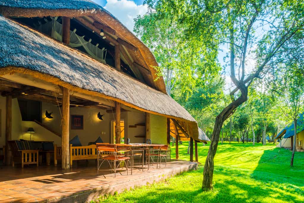 Pronounced ‘Lock-oo-too-la’, it means 'Place of Peace' in the local siNdebele tongue, and certainly lives up to this description  Each lodge has it's own outside area and garden. 