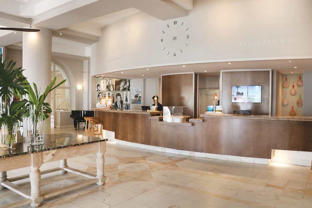 Reception desk