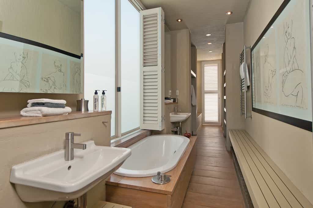 Seating in Southern right bathroom
