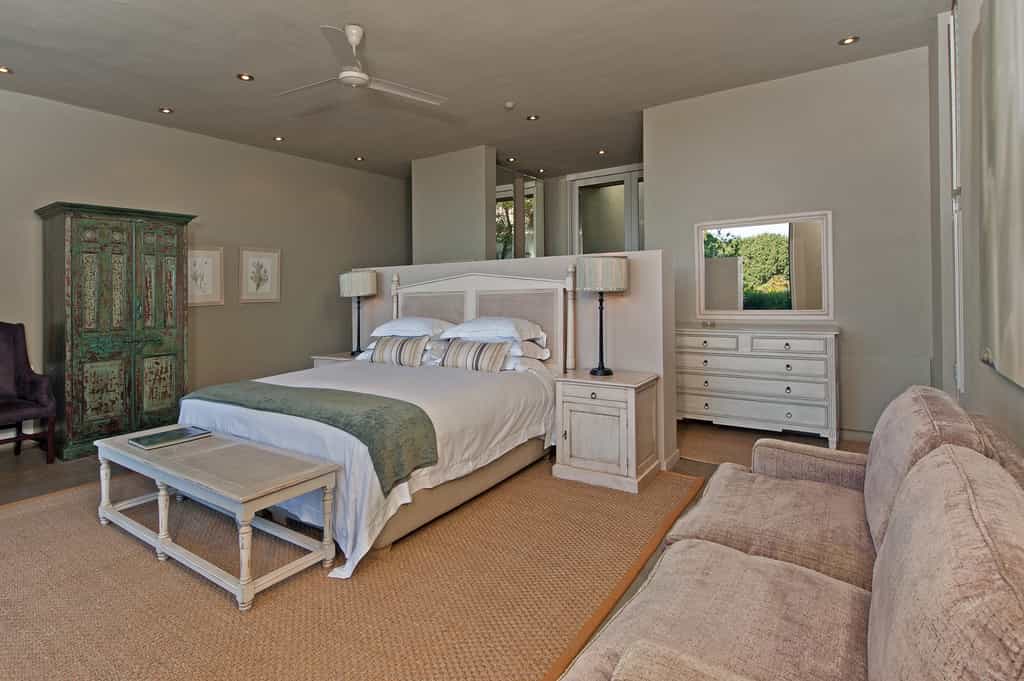 King bed, TV cabinet and double sleeper couch in Fynbos executive suite