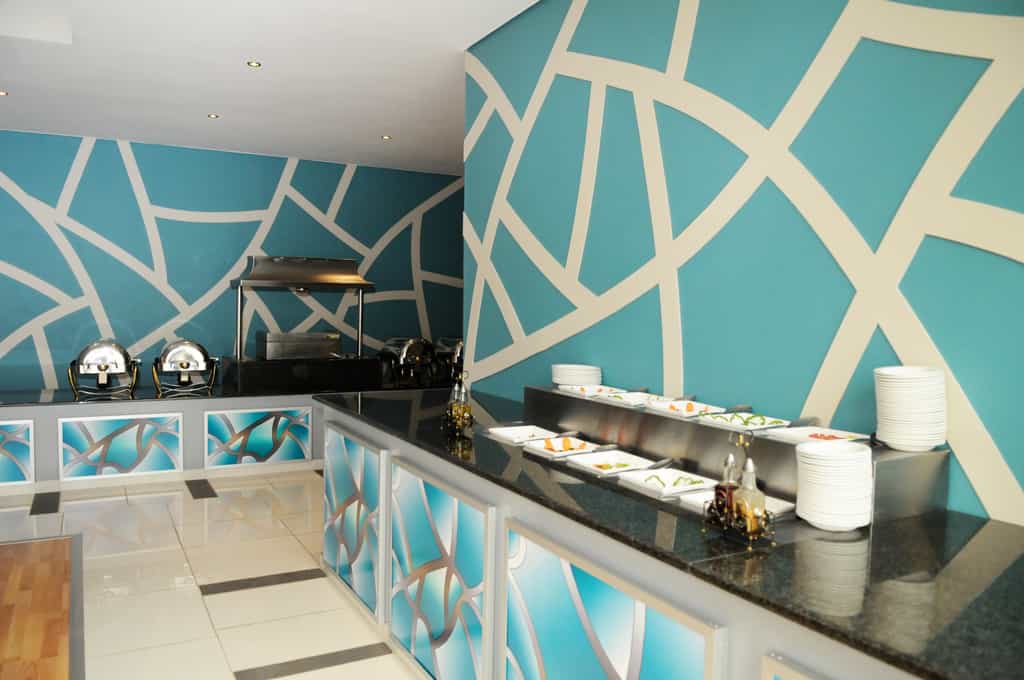 The hotel’s restaurant serves breakfast, lunch and dinner and our bar is open until 22:00 daily. 