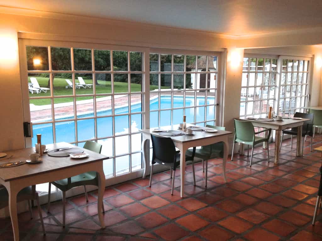 Breakfast Room next to Pool