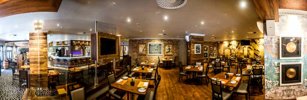 RIFFS Bar and Restaurant