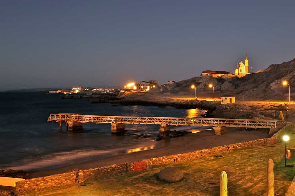 CRAYFISH BAR & LOUNGE NIGHT VIEWS
