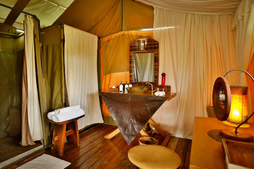 En Suite bathrooms with hot showers, flush toilets and a full range of guest amenities