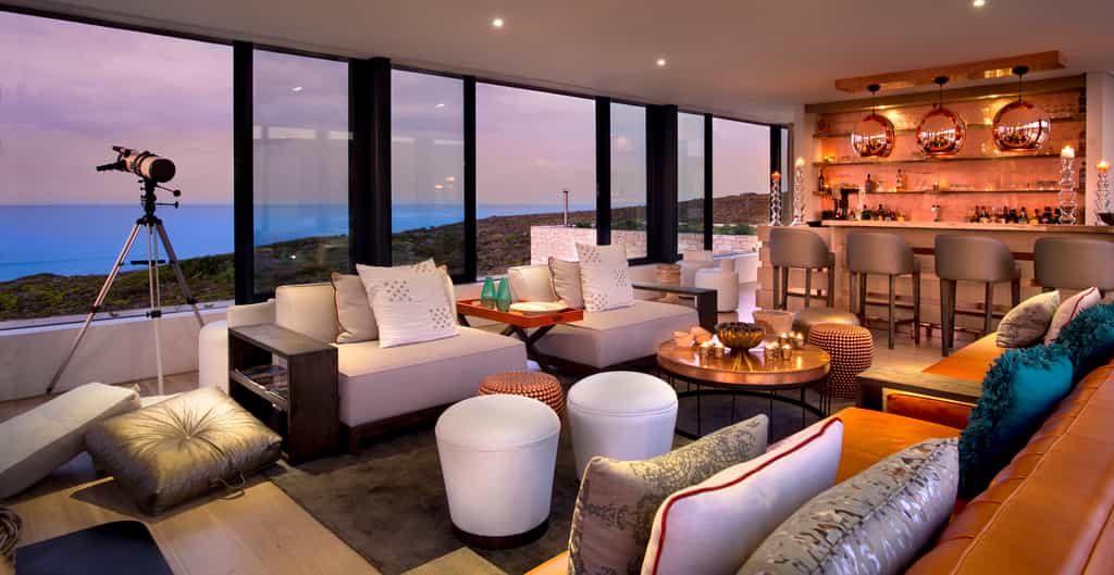 Bar & Lounge area on the topfloor