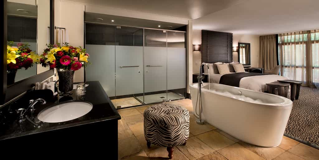 Executive Suite Bathroom 