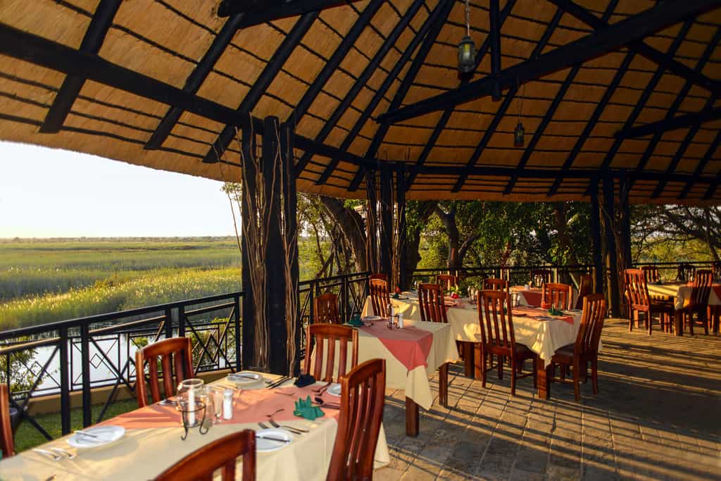  The lodge has a restaurant, a bar and a swimming pool. 