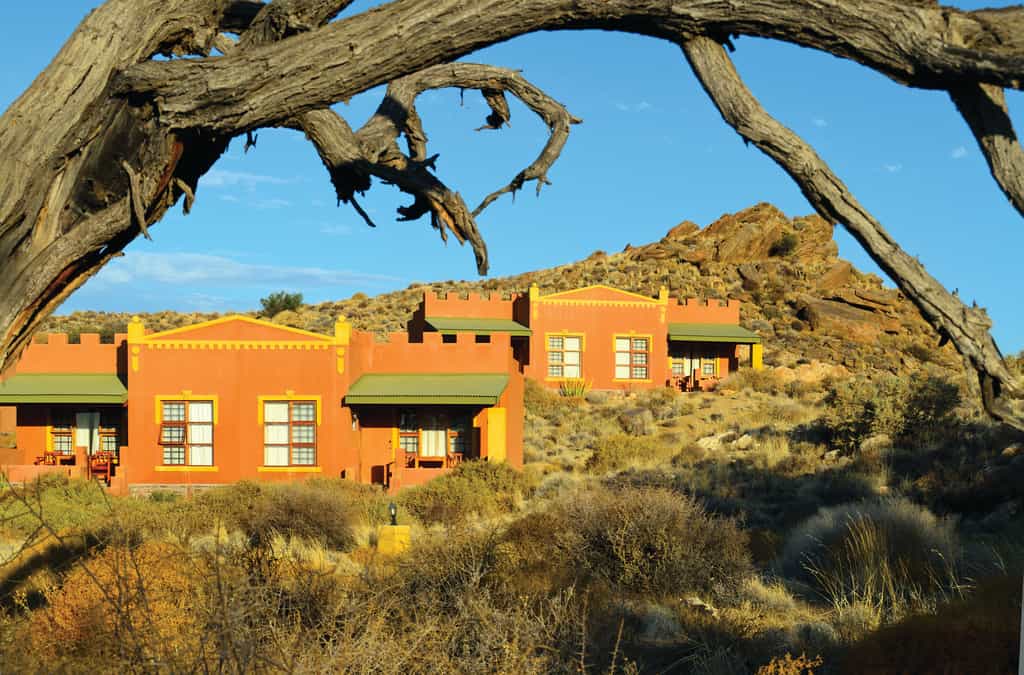 Desert Horse Inn front view 