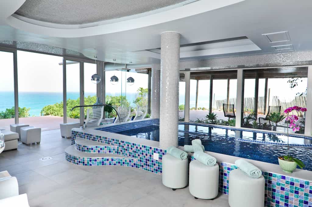 Hydro Lounge