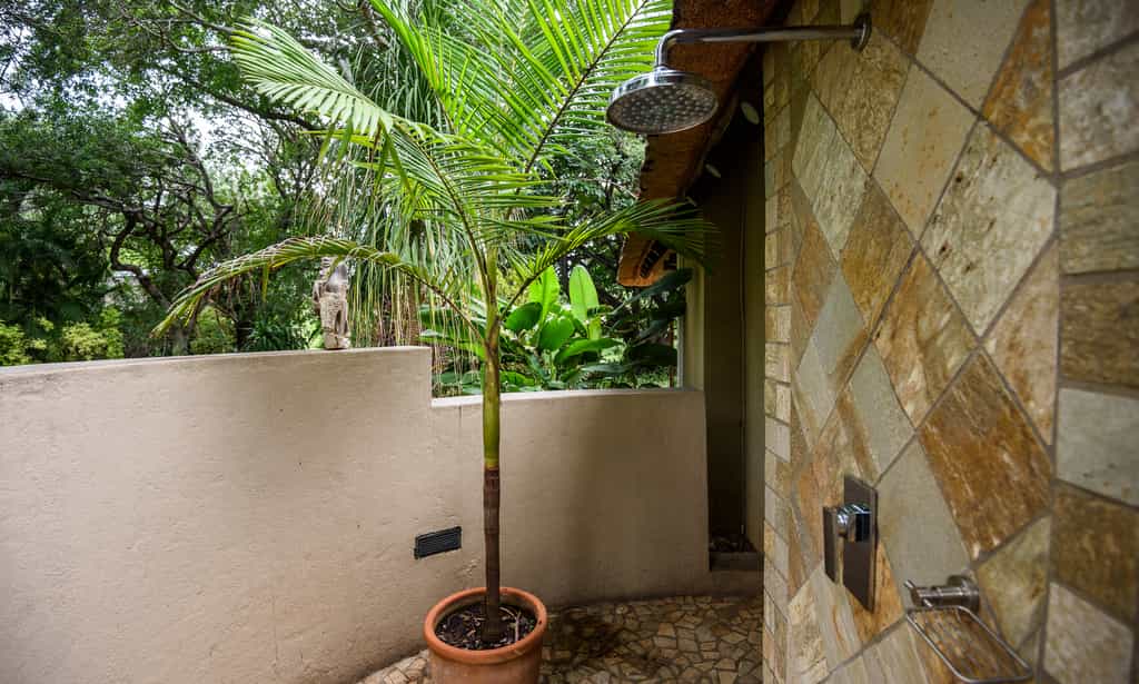 Honeymoon Suite Outdoor Shower