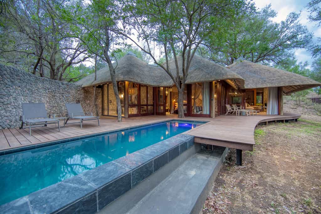 Suite, private pools