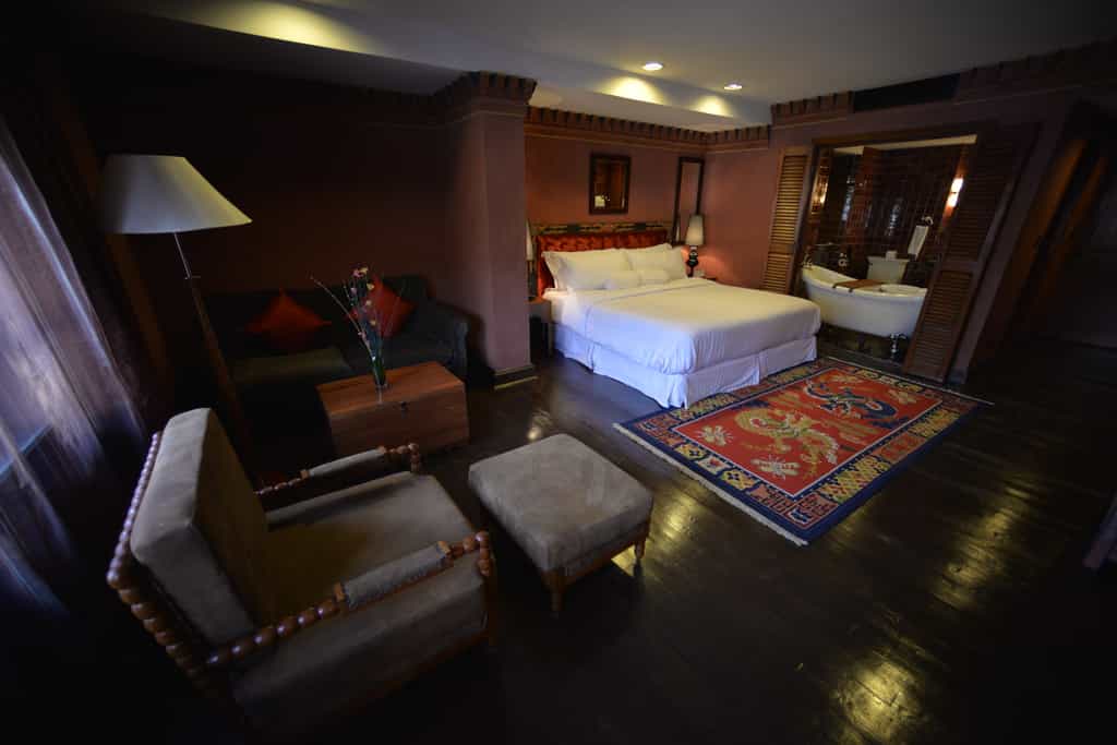 RED DELUXE ROOM
