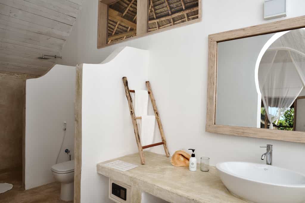 Sharazad Bungalow - Sea View Room . Bathroom details