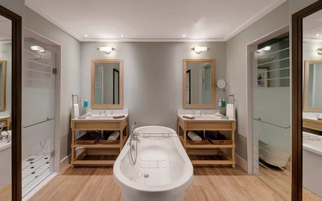 Junior Suite Bathroom