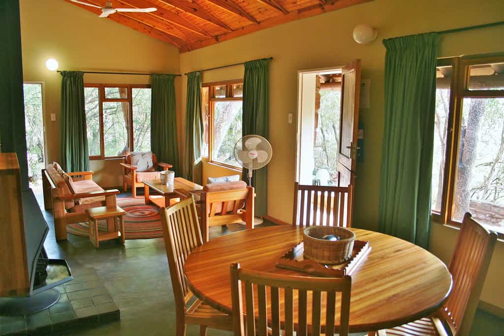 Lounge & Dining