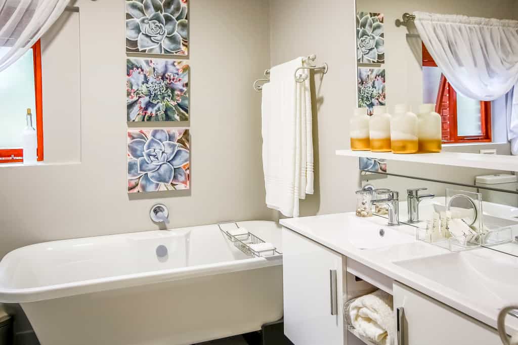 Bathroom Suite 1