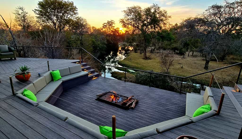 The sunken fireplace embodies a bygone era of safari romance, where crackling flames cast a warm glow onto conversations that go late into the night.