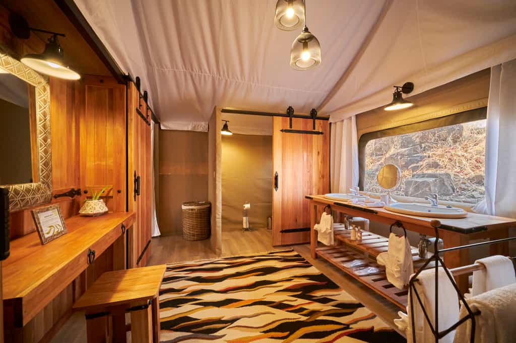 Each room has an en-suite bathroom as well as an indoor and outdoor shower 