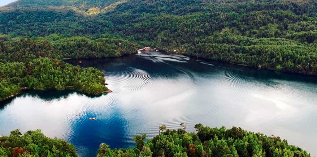 Its location in the country's most uninhabited region makes Puyuhuapi Lodge & Spa the perfect destination for adventure and disconnection. Puyuhuapi Lodge & Spa has brought to Chilean Patagonia a remote and exclusive spa experience. It is an ideal place for adventure and disconnection. First, it is necessary to fly until the Andes mountain range goes out of sight, then you must cover a major stretch of the Austral Road to finally cross a beautiful fjord, and there it is… on a silent bay, a natural paradise that surprises with its contrasts and imposing vegetation.
