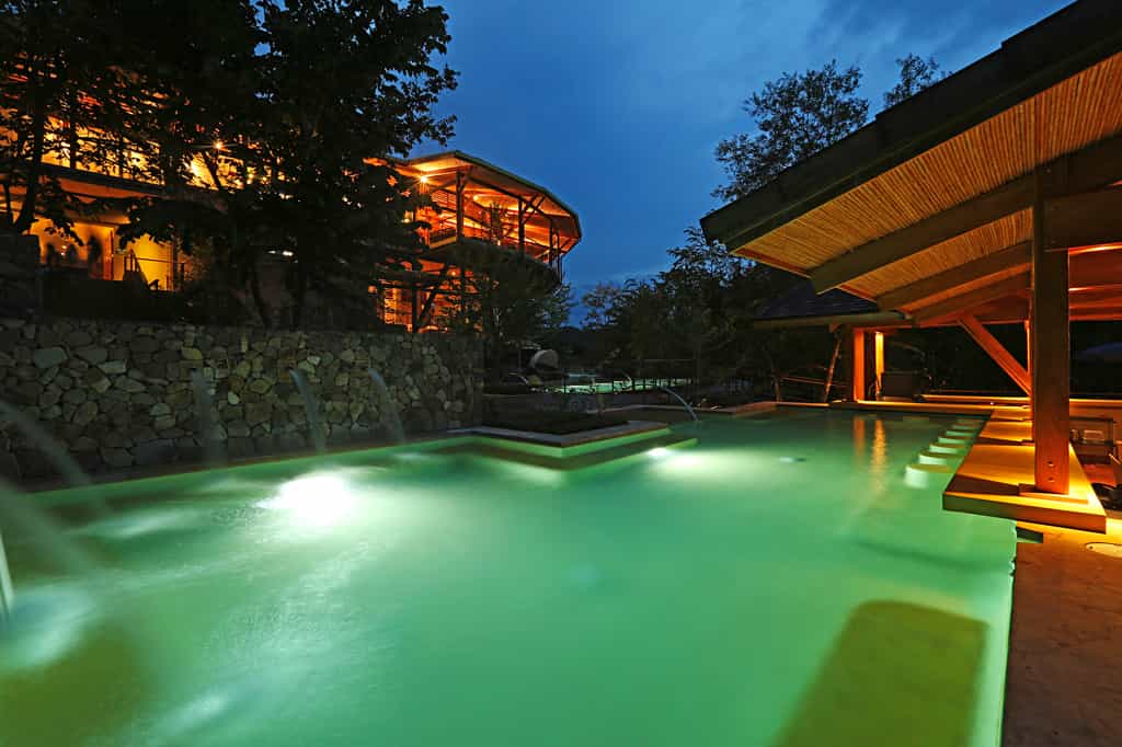 Three thermal pools with different temperatures 