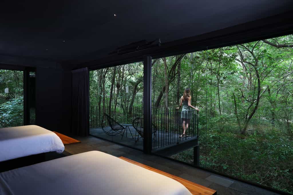 Center Bungalow - Queen bed configuration